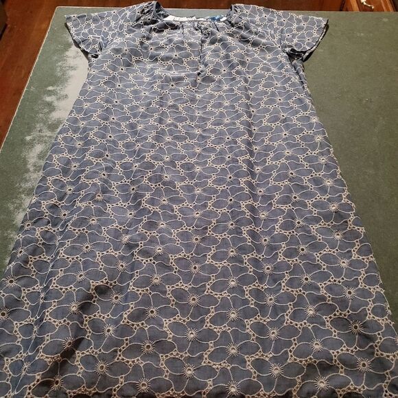 Draper James embroidered chambray popover dress sz Large - Picture 1 of 4